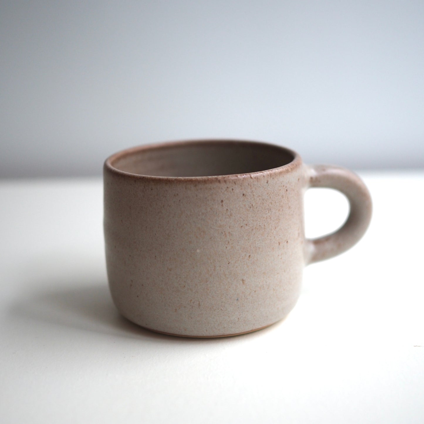 Mug avec anse gris