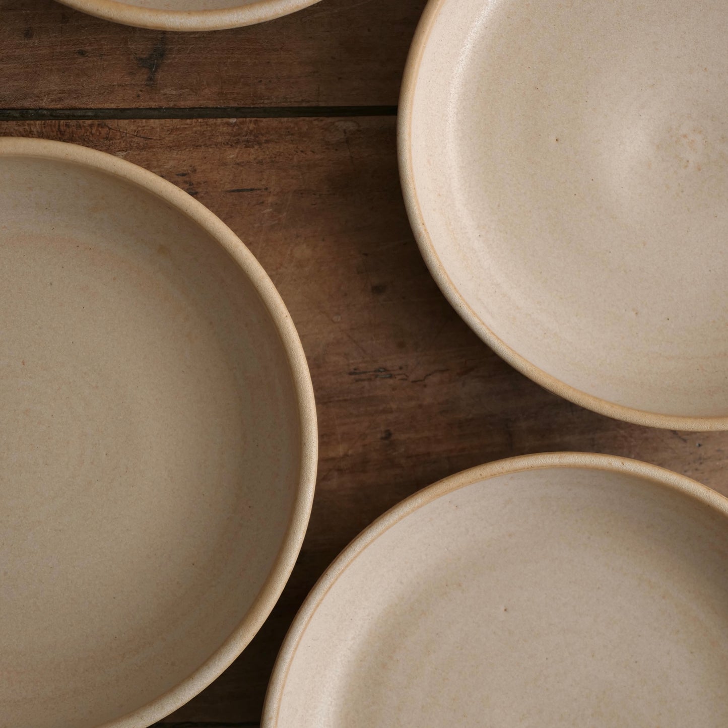 Assiette creuse beige