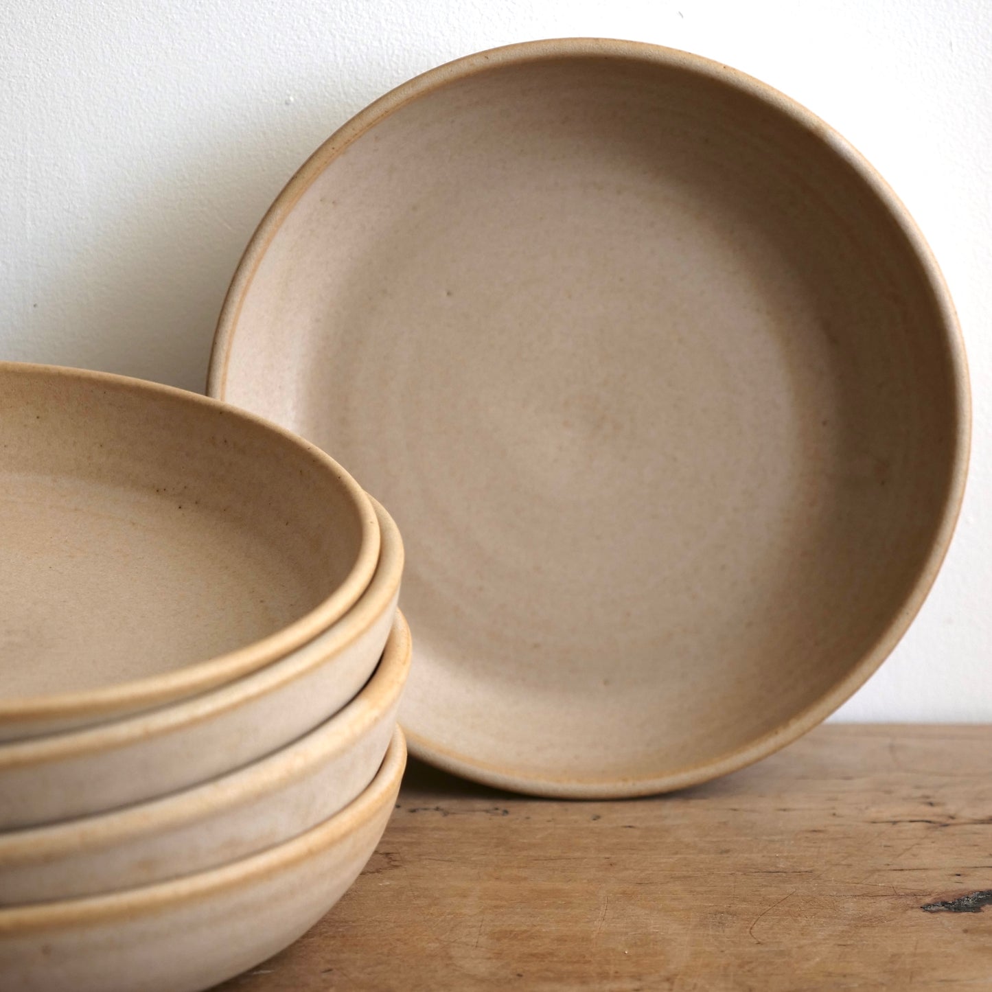 Assiette creuse beige