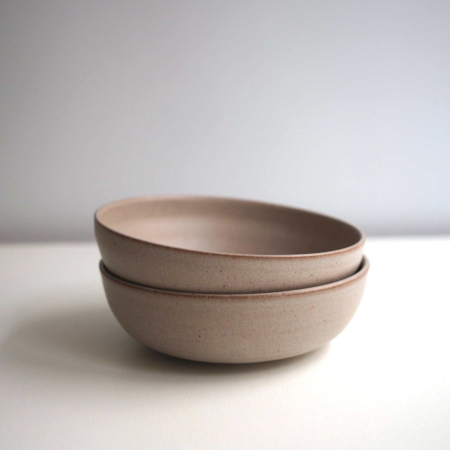 Petite assiette creuse Rosy gris