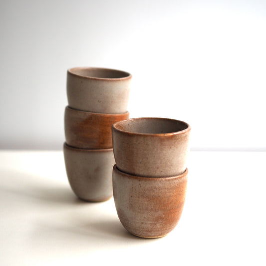 Petite tasse à café gris marron