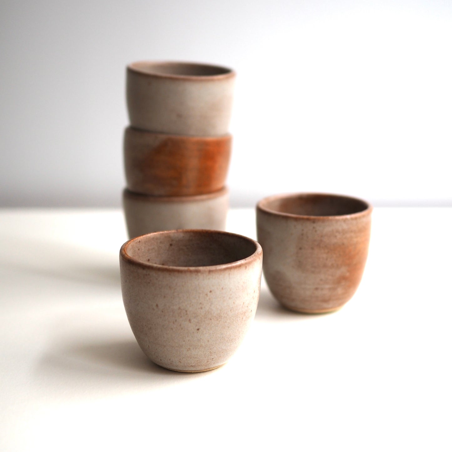 Petite tasse à café gris marron