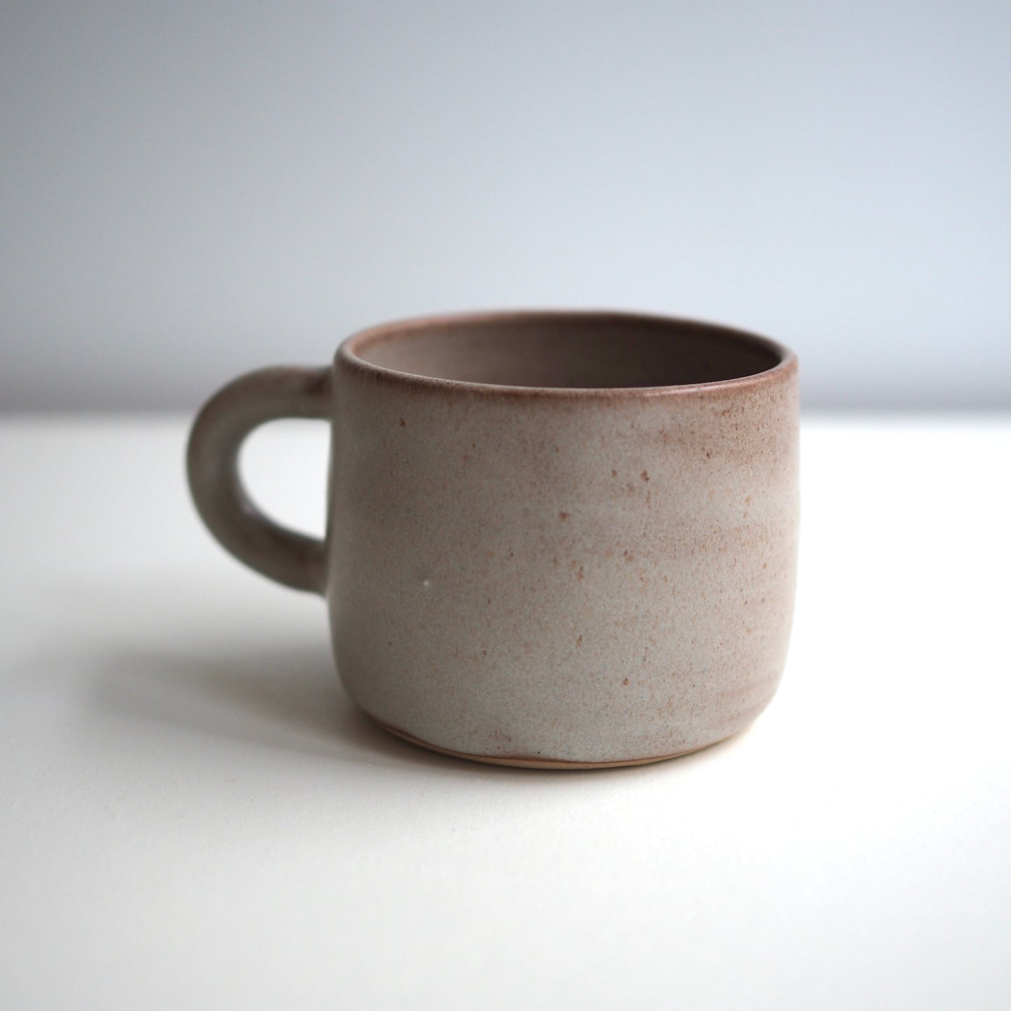 Mug avec anse gris